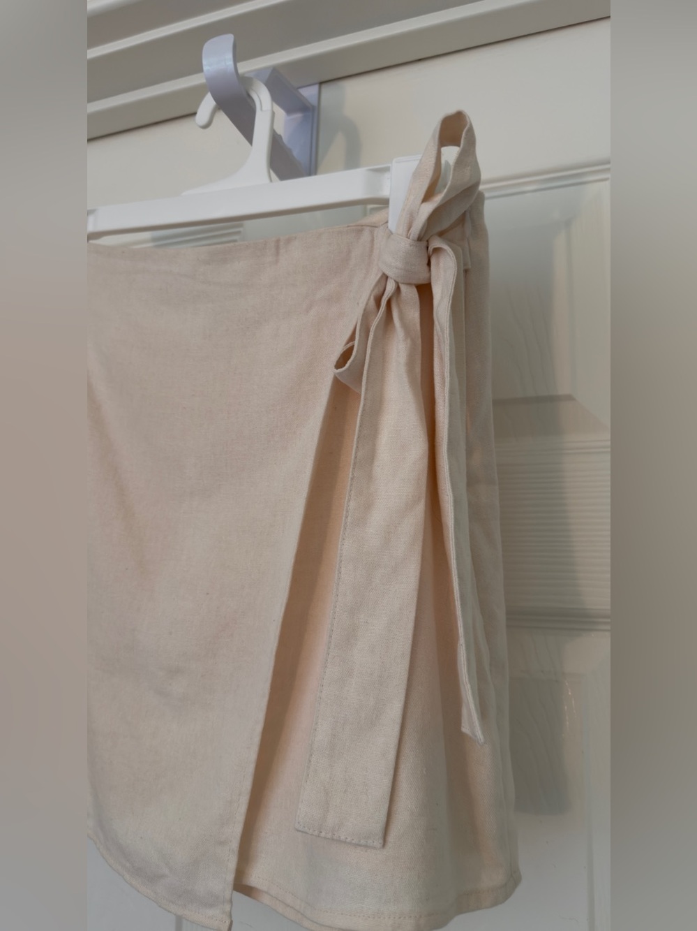 Forever 21 wrap skirt fully lined linen look - Picture 2 of 5